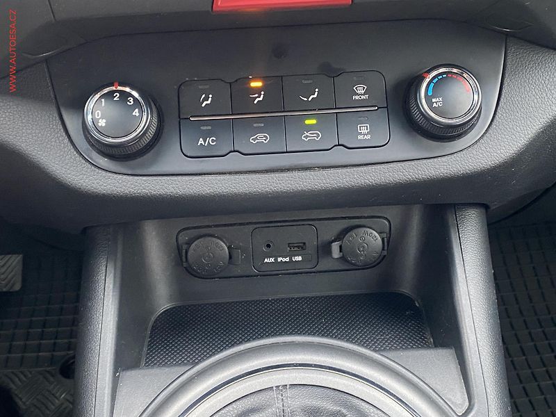 Kia Sportage (2010) 2.0 CVVT 4x4, ČR, AC, tažné - fotka 18 z 20