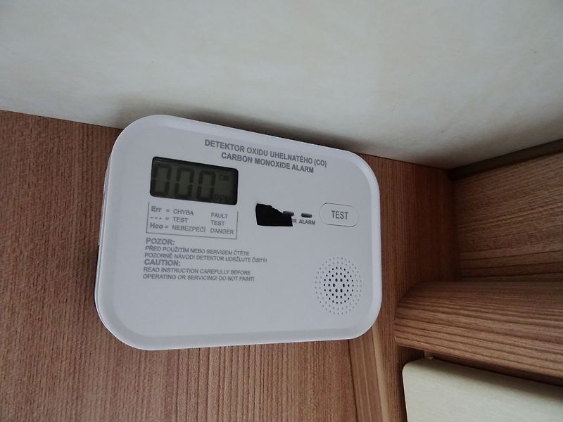 Knaus Südwind 550 FSK Mover 4xlůžko - fotka 27 z 35