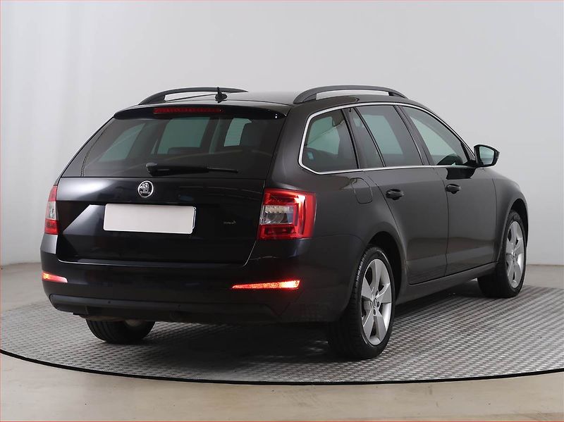 Škoda Octavia (2015) 1.8 TSI, Automat, Serv.kniha - fotka 5 z 17