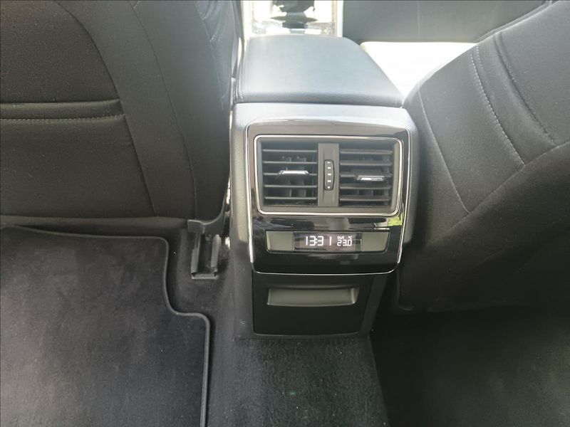 Škoda Superb 2,0 TDi  Ambition - fotka 22 z 23