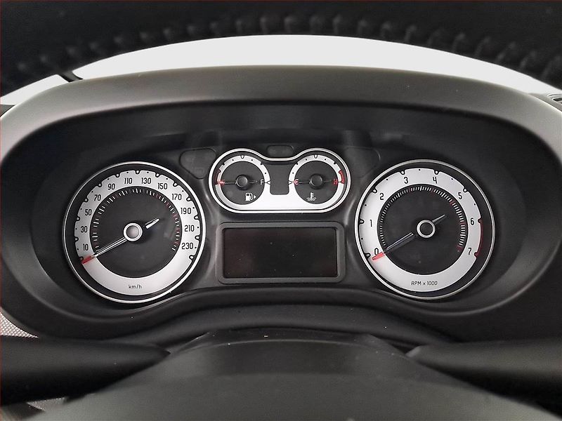 Fiat 500L (2015) 0.9 TwinAir, 7 míst, nová STK - fotka 11 z 20