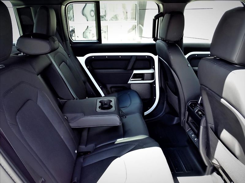 Land Rover Defender (2026) 110 D200 S * - fotka 15 z 18