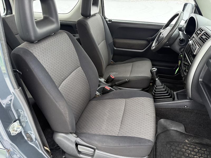 Suzuki Jimny 1,3i 4x4 TAŽNÉ - fotka 12 z 23
