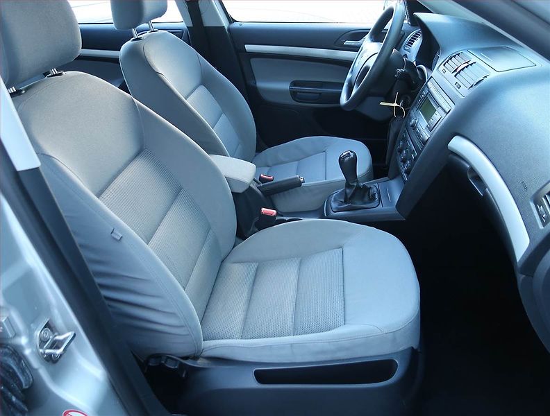 Škoda Octavia (2005) 1.9 TDI, Serv.kniha, po STK - fotka 9 z 14