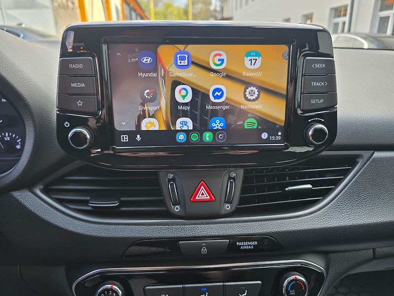 Hyundai i30 1.5i COMFORT LED KAMERA NAVI - fotka 20 z 41