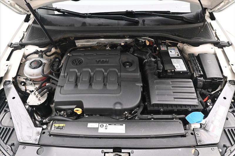 Volkswagen Passat 2,0 TDI 140kW DSG Alltrack 4Mo - fotka 9 z 32