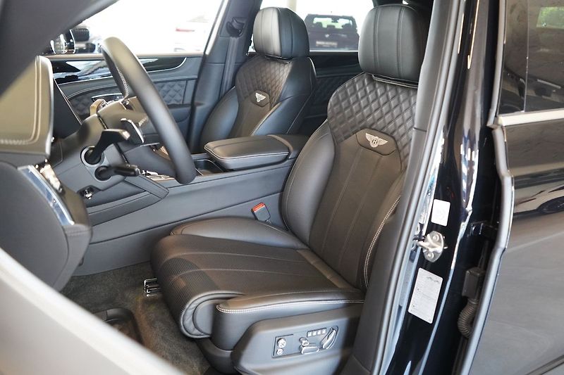 Bentley Bentayga V8, AWD, Panorama, 360° kamera - fotka 20 z 50