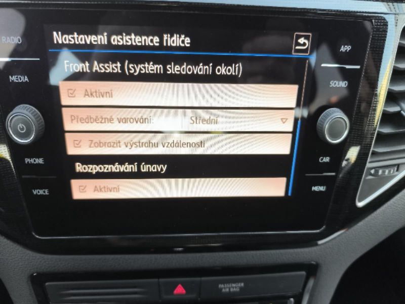 Volkswagen Golf Sportsvan 1.5TSI 110kW DSG HIGHLINE - fotka 18 z 24