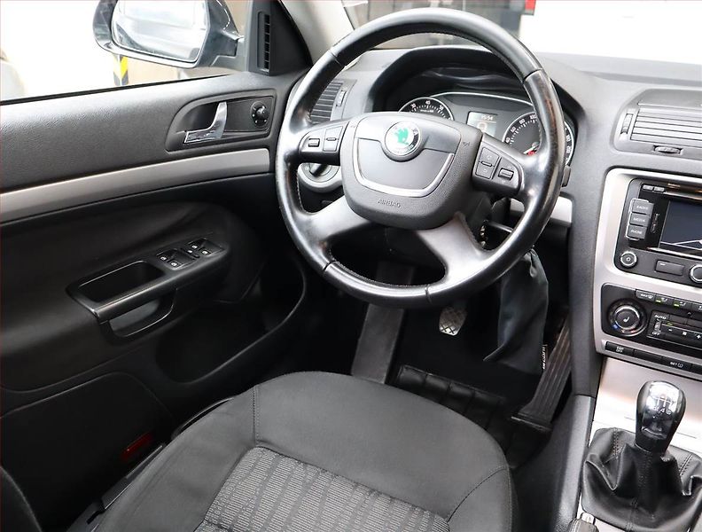 Škoda Octavia (2009) 1.4 TSI, Navi, Tempomat - fotka 7 z 15