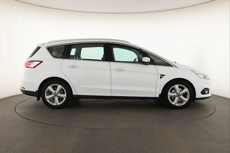 Ford S-MAX (2019) 2.0 EcoBlue, Automat, 7 míst - fotka 6 z 22