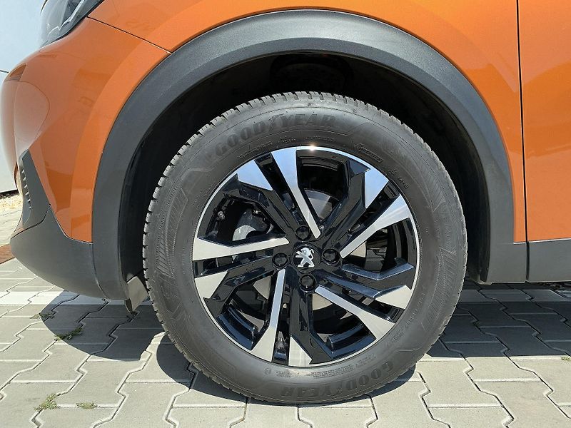Peugeot 2008 ALLURE 1,2 PureTech 96kW AT - fotka 28 z 30