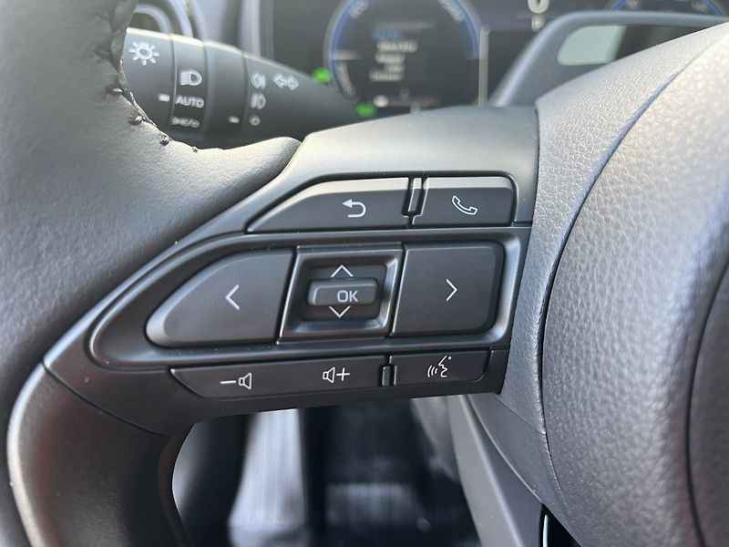 Toyota Yaris Cross 1.5L HEV130 Executive Tech VIP - fotka 13 z 27