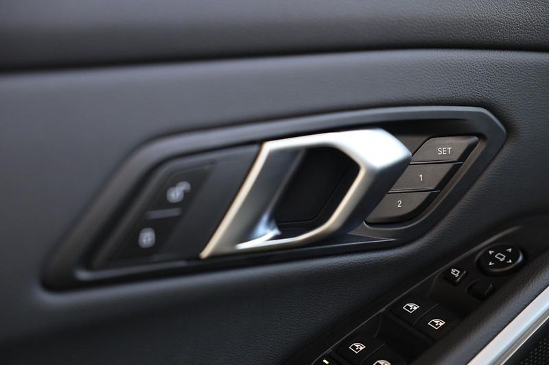 BMW Řada 3 330d xDrive Touring - fotka 14 z 17