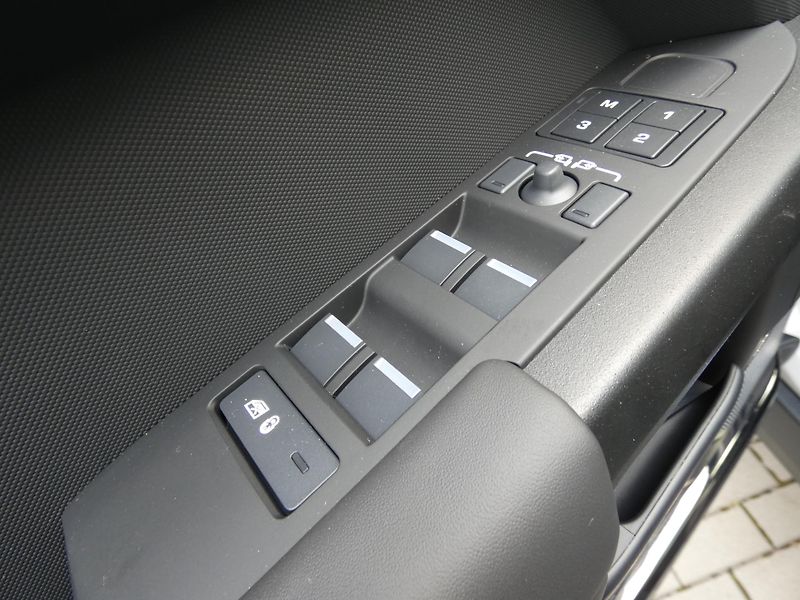 Land Rover Defender 110 4,4 OCTA P635 - fotka 12 z 48