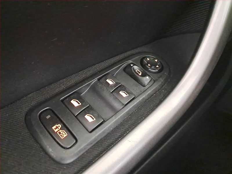 Peugeot 308 (2010) 1.6 HDi, 7 míst, nová STK - fotka 16 z 16