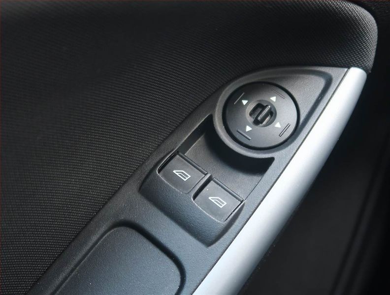 Ford Focus (2016) 1.0 EcoBoost, Vyhř. sedaček - fotka 15 z 16