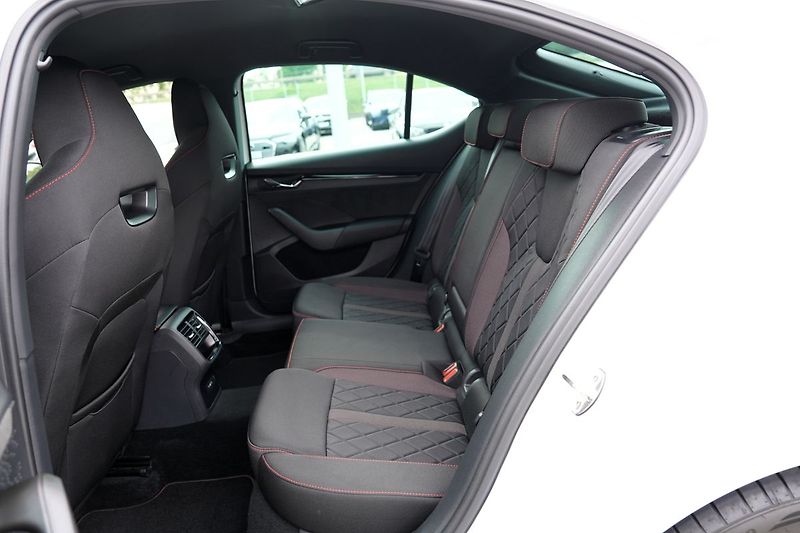 Škoda Octavia RS 2.0 TDI 4x4/147kW/DSG/ČR - fotka 33 z 45