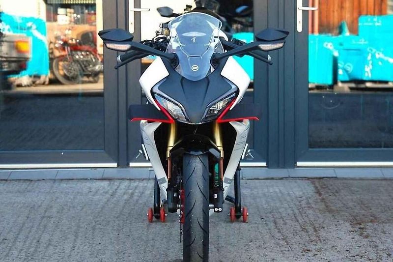 Mezi hlavní výhody motorek CFMOTO patří velmi dobrý poměr cena/výkon.