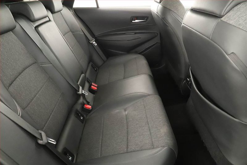 Toyota Corolla (2021) 2.0 Hybrid - fotka 7 z 15