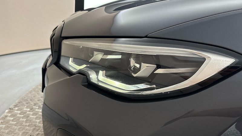 BMW Řada 3 330i AUT xDrive M Sport - fotka 18 z 27
