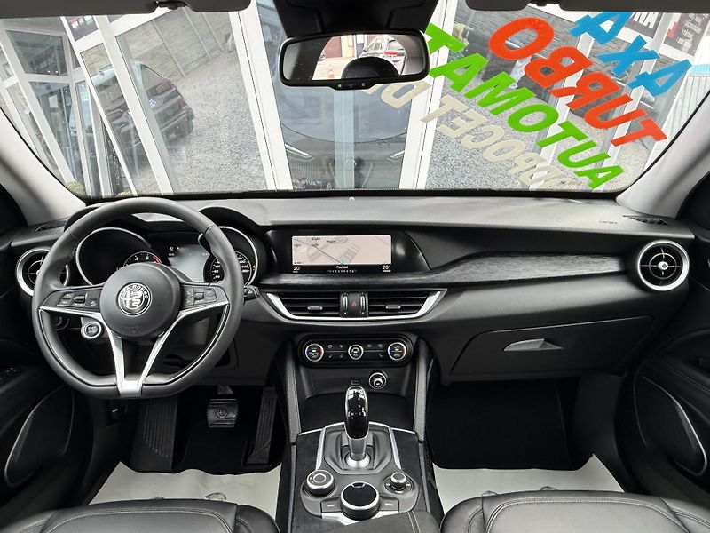 Alfa Romeo Stelvio 2,0T Q4 280PS 4x4 Automat - fotka 26 z 40
