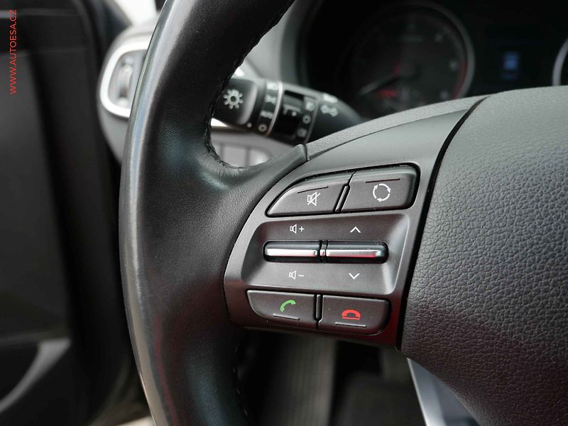 Hyundai i30 (2019) 1.6CRDi, 2.maj,ČR, AC, tempo - fotka 12 z 20