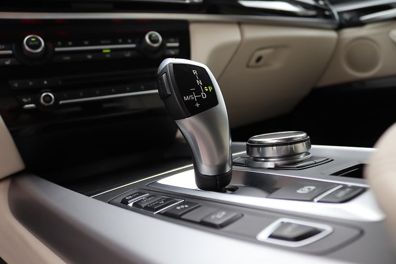 BMW X5 XDRIVE 40e F15 230kW DPH - fotka 28 z 48