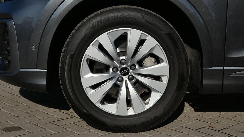 Audi Q8 55 TFSI quattro tiptronic - fotka 25 z 26