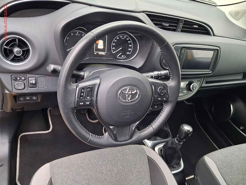 Toyota Yaris (2019) 1.5 VVT-iE, Kamera - fotka 12 z 16