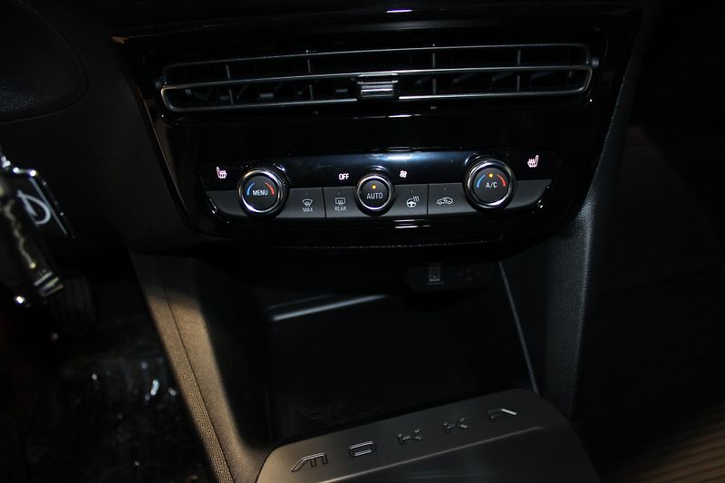 Opel Mokka Edition Hybrid 1.2 TURBO 107kW - fotka 10 z 14