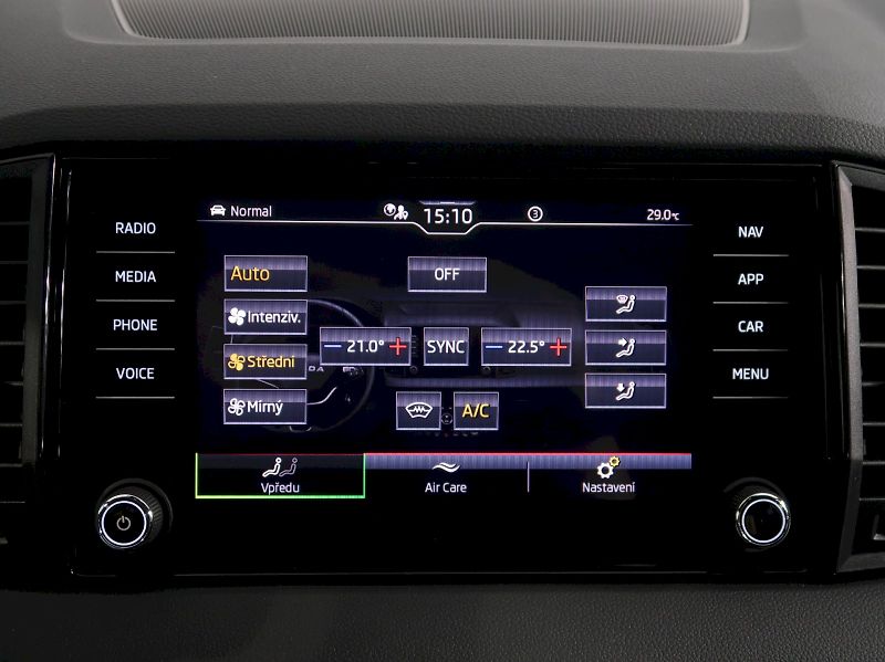 Škoda Karoq (2026) SPORTLINE 1.5TSI 110KW DSG TAŽ - fotka 28 z 42