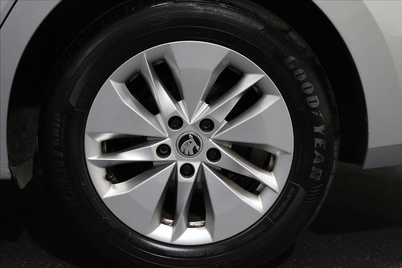 Škoda Octavia 2,0 TDI Ambition 1.majitel CZ - fotka 31 z 33