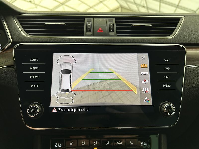 Škoda Superb 2.0 TDI 4x4 Scout - fotka 12 z 31