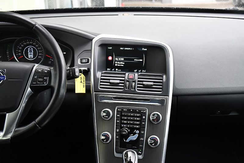Volvo XC60 D4 A/T ČR 2XALU PO ROZVODECH - fotka 8 z 31