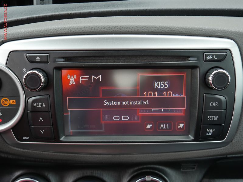 Toyota Yaris (2012) 1.3 VVT-I, ČR, AC, park - fotka 16 z 20