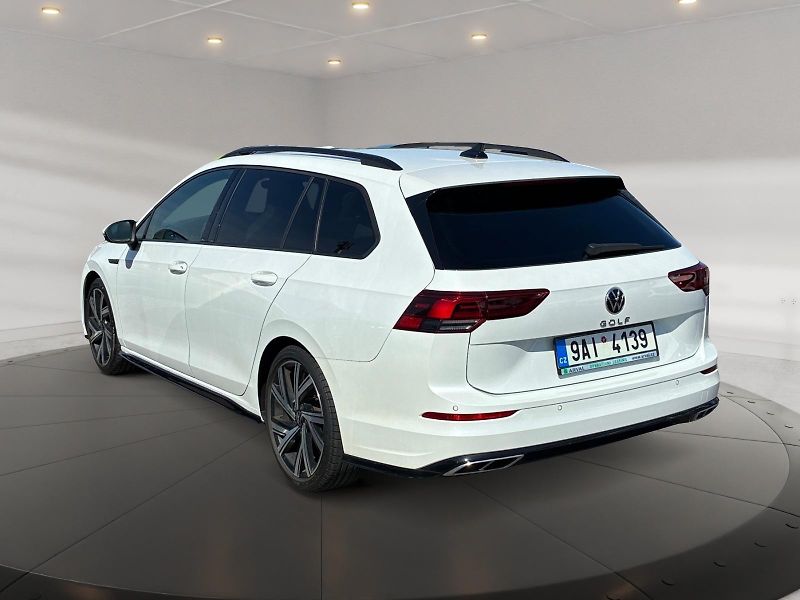 Volkswagen Golf Variant (2022) R-LINE 1.5TSI 110kW CZ DPH - fotka 4 z 11