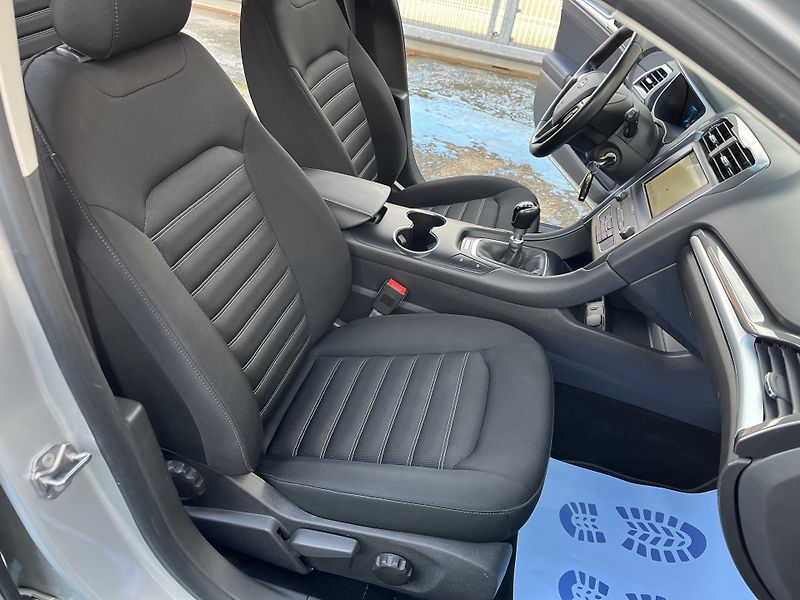 Ford Mondeo (2019) 2.0TDCi NAVI WINTER PDC ALU - fotka 19 z 35