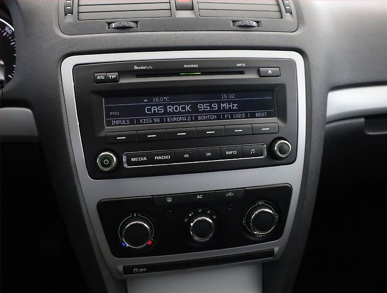 Škoda Octavia (2011) Ambiente 1.8 TSI, Tempomat - fotka 9 z 17