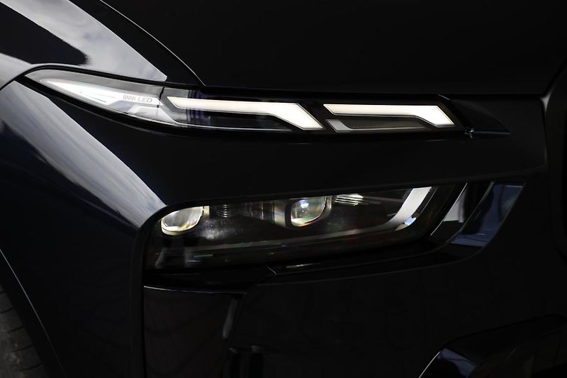 BMW X7 xDrive40d - fotka 20 z 21