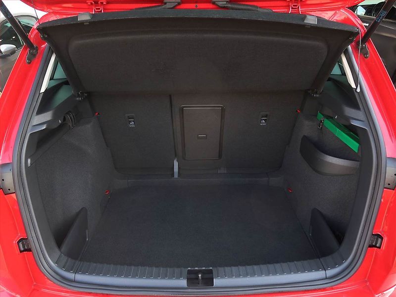 Škoda Karoq (2023) 1.5 TSI - fotka 14 z 16