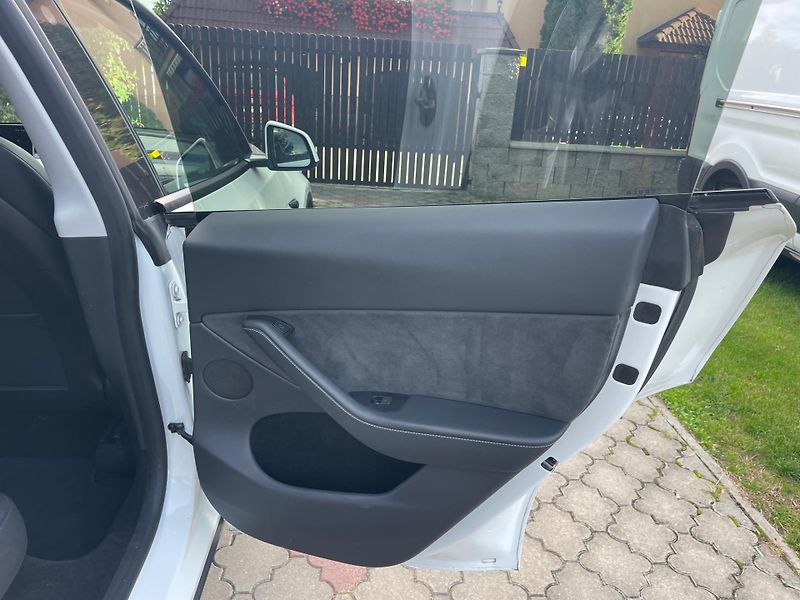 Tesla Model Y RWD 235kw 95,0 % - fotka 29 z 40
