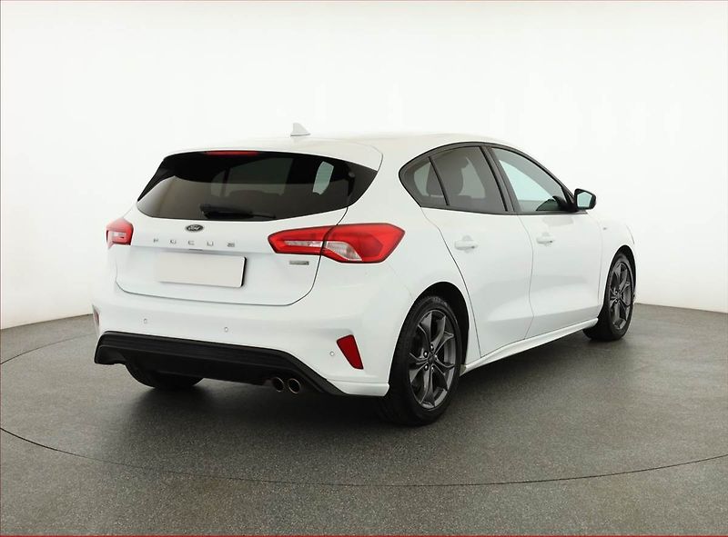 Ford Focus (2018) ST-Line 1.0 EcoBoost - fotka 5 z 18