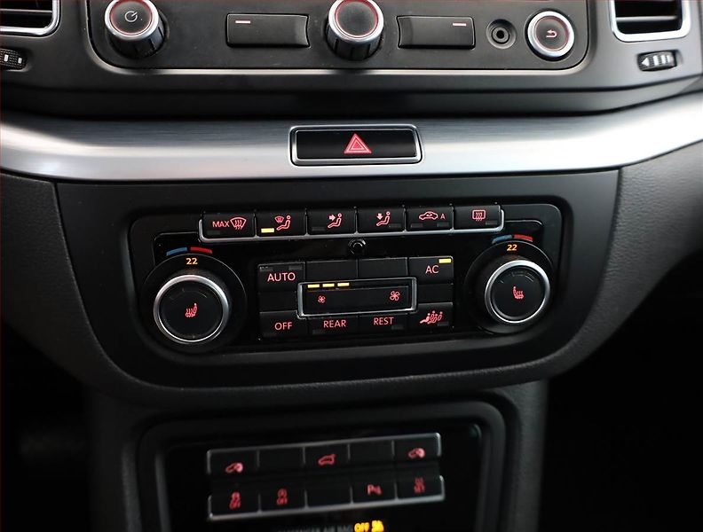 Volkswagen Sharan (2011) 2.0 TDI BMT, Automat - fotka 10 z 18