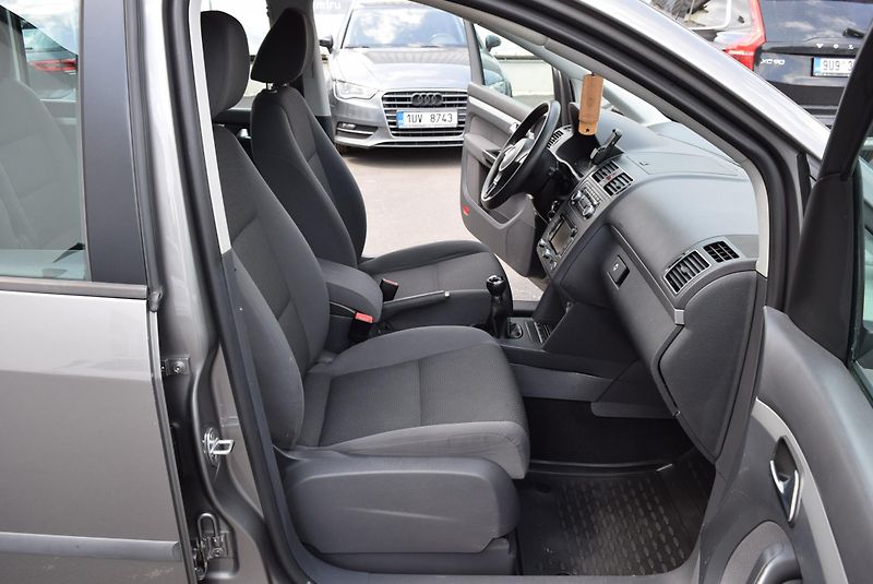 Volkswagen Touran (2010) 1.6TDI 77kw TRENDLINE BMT NAV  - fotka 30 z 48