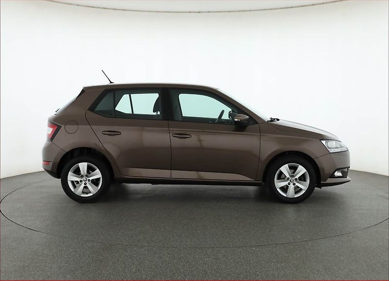 Škoda Fabia (2020) Ambition 1.0 TSI, Tempomat - fotka 6 z 16