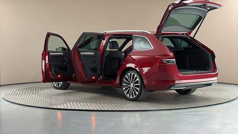 Škoda Superb 2.0 TDI DSG L&K Combi - fotka 7 z 35