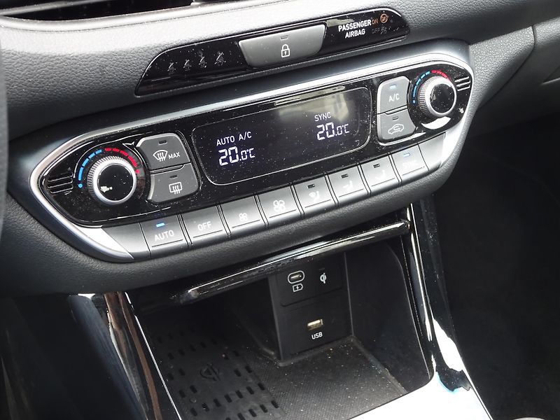 Hyundai i30 1.5 T-GDI 103kW DCT N-Line - fotka 19 z 20