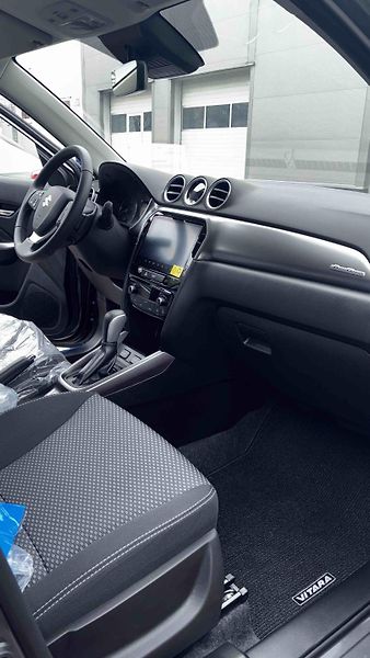 Suzuki Vitara (2026)  1,4 BoosterJet Premium AT  - fotka 4 z 5