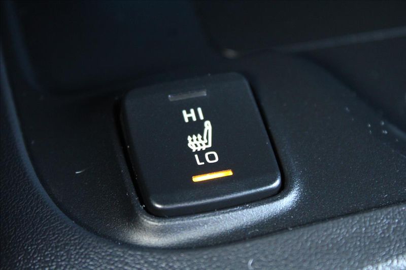Toyota Corolla 2,0 HEV  1.MAJ,DPH,GR-SPORT - fotka 17 z 38