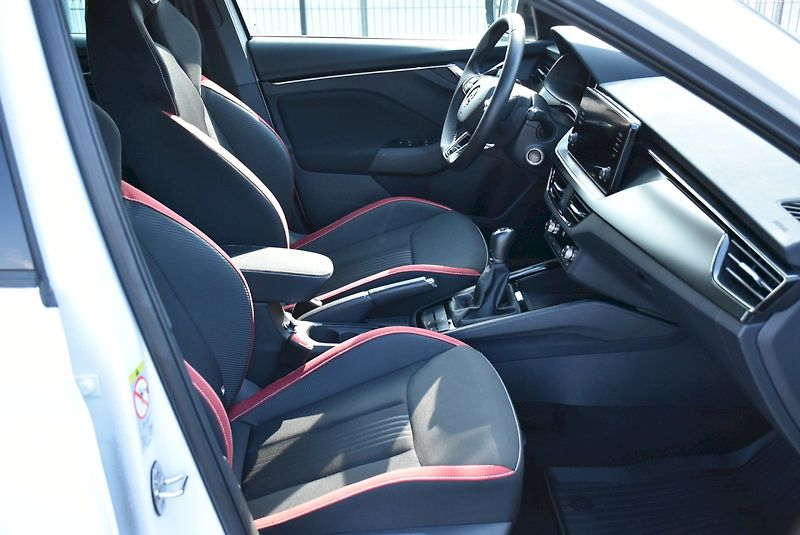 Škoda Kamiq (2023) MONTE CARLO TSI 110/1.5 M6 - fotka 9 z 31